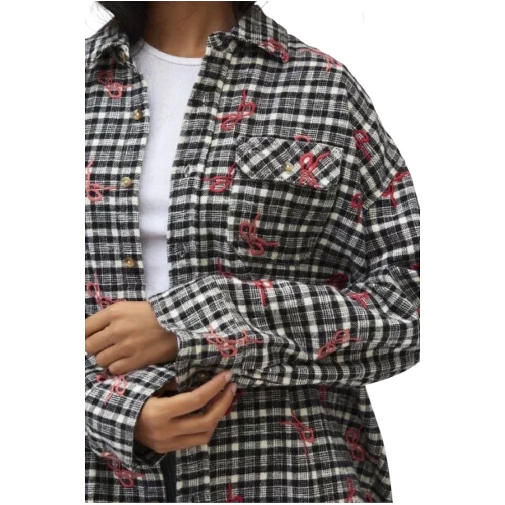 BDG Flannel Shirt Size M Black White Bow Embroidered Plaid Oversized Button Down - Picture 3 of 13